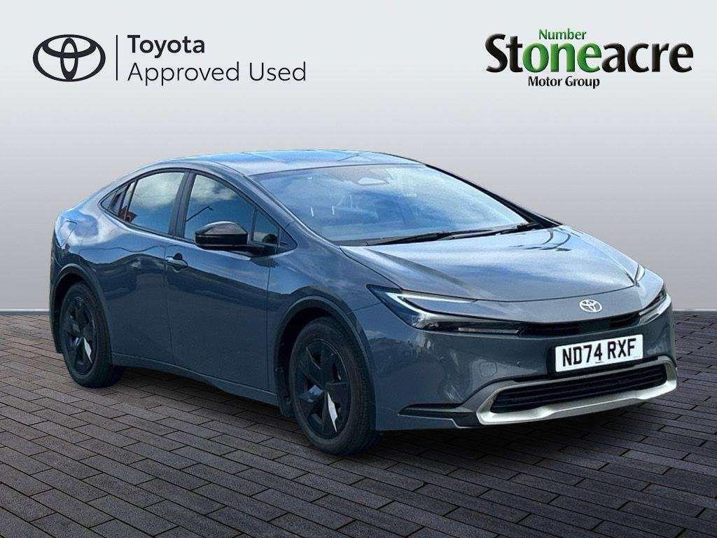 Toyota Prius Plug In £32,995 - £33,361