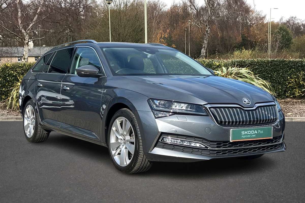 Skoda Superb Estate £32,005 - £52,500