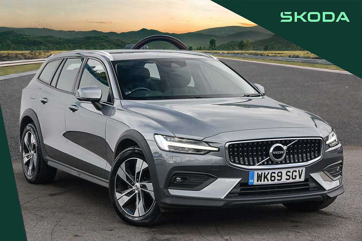 Volvo V60 Cross Country £29,480 - £32,000