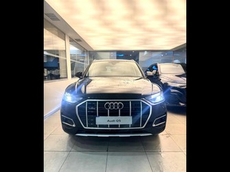 Photo Audi Q5 50 TFSI e 299ch Design quattro S tronic 7