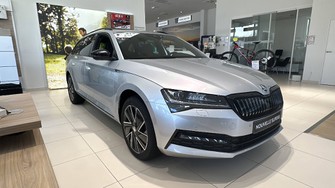 Photo Skoda Superb COMBI Superb Combi 1.4 TSI PHEV 218 ch DSG6