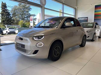 Photo Fiat 500 III e 118 ch Giorgio Armani Collector's Edition 3p