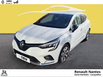 Photo Renault Clio 1.6 E-Tech 140ch Première Edition