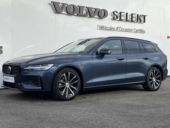 Photo Volvo V60 II T6 AWD Hybride Rechargeable 253 ch + 145 Geartronic 8 Plus Style Dark 5p