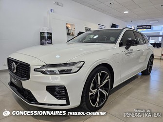 Photo Volvo V60 T6 AWD Hybride Rechargeable 253 ch + 145 Geartronic 8 Plus Style Dark