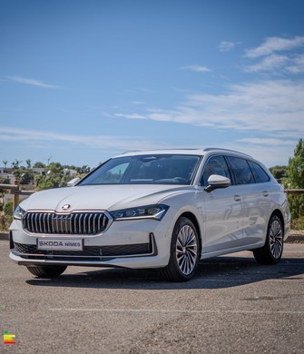 Photo Skoda Superb COMBI Superb Combi 1.5 TSI mHEV 150 ch ACT DSG7