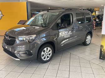 Photo Opel Combo Cargo LIFE Combo e-Life Taille M 136 ch & Batterie 50 kw/h