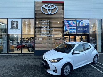 Photo Toyota Yaris 116h Dynamic Business 5p + Programme Beyond Zero Academy MY22